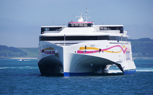 CONDOR LIBERATION & P&O's BRITANNIA at St Peter Port - Photo: © Ian Boyle, 24th May 2015 - www.simplonpc.co.uk