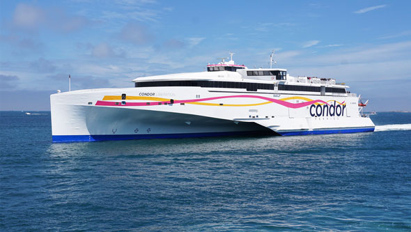 CONDOR LIBERATION & P&O's BRITANNIA at St Peter Port - Photo: © Ian Boyle, 24th May 2015 - www.simplonpc.co.uk