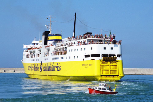 SARDINIA NOVA -  Photo:   Ian Boyle, Livorno, July 2000 - www.simplonpc.co.uk