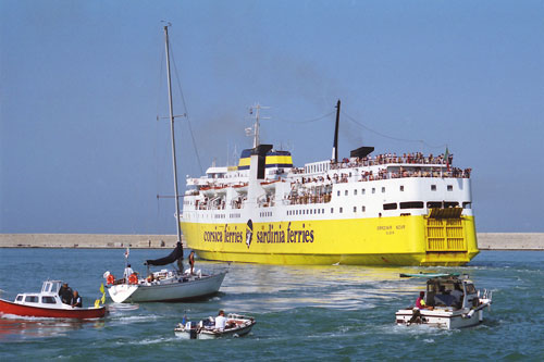 SARDINIA NOVA -  Photo:   Ian Boyle, Livorno, July 2000 - www.simplonpc.co.uk