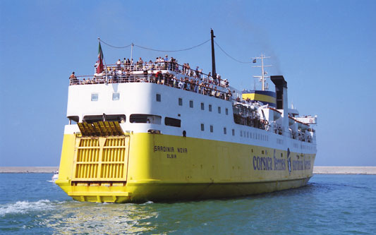 SARDINIA NOVA -  Photo:   Ian Boyle, Livorno, July 2000 - www.simplonpc.co.uk