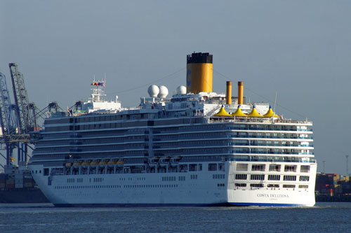 COSTA DELIZIOSA passing Felixstowe - Photo: © Ian Boyle, 4th June 2010 - www.simplonpc.co.uk