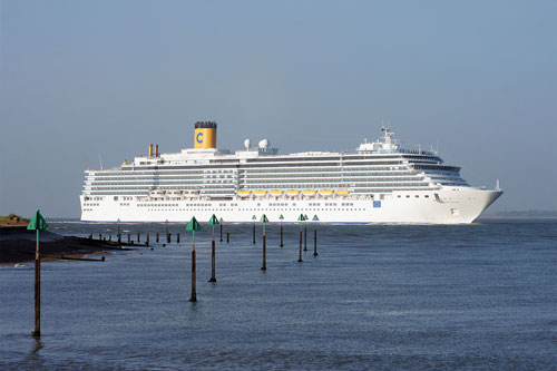 COSTA DELIZIOSA passing Felixstowe - Photo: © Ian Boyle, 4th June 2010 - www.simplonpc.co.uk