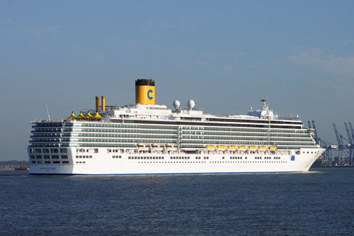 COSTA DELIZIOSA passing Felixstowe - Photo: © Ian Boyle, 4th June 2010 - www.simplonpc.co.uk