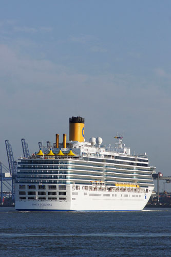 COSTA DELIZIOSA passing Felixstowe - Photo: © Ian Boyle, 4th June 2010 - www.simplonpc.co.uk