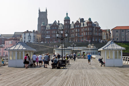 Cromer Pier - www.simplonpc.co.uk - 23rd April 2011