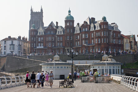 Cromer Pier - www.simplonpc.co.uk - 23rd April 2011