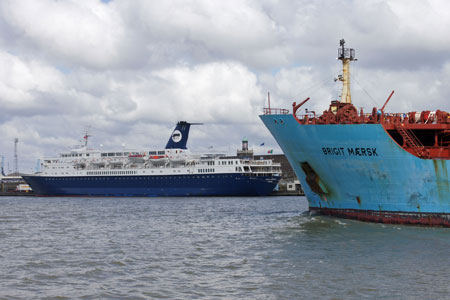 Ocean Countess at Tilbury - Photo:  Ian Boyle, 15th April 2010