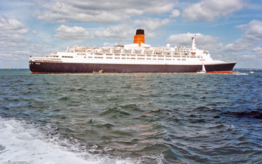 QUEEN ELIZABETH 2 - D-Day 50th - Photo: ©1994 Ian Boyle - www.simplonpc.co.uk