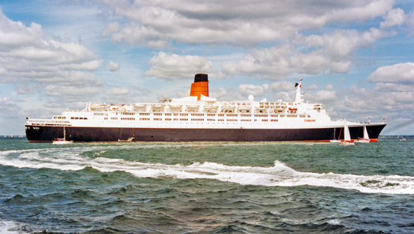 QUEEN ELIZABETH 2 - D-Day 50th - Photo: ©1994 Ian Boyle - www.simplonpc.co.uk