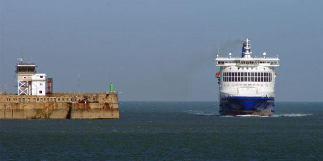 DUNKERQUE SEAWAYS - DFDS - www.simplonpc.co.uk - Photo: ©2012 Ian Boyle