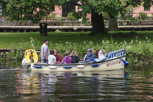 RiverRat Ferry - Totnes - Photo: 2012 Ian Boyle - 8th September 2013 - Simplon Postcards - simplonpc.co.uk