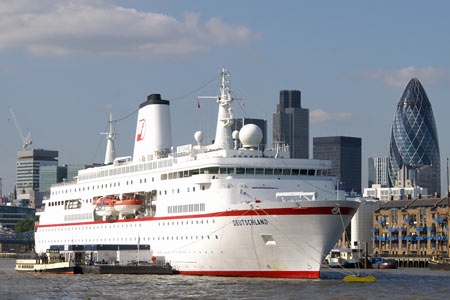 Deutschland at Tower Bridge - Photos:  Ian Boyle, 15th September 2007