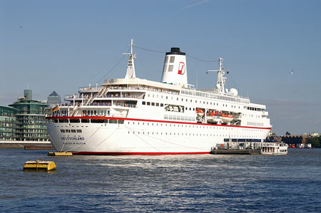 Deutschland at Tower Bridge - Photos:  Ian Boyle, 15th September 2007