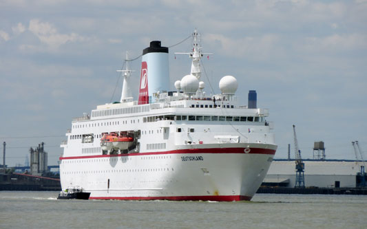 DEUTSCHLAND - Peter Deilmann - www.simplonpc.co.uk - Photo:  Ian Boyle, 25th June 2014, Gravesend