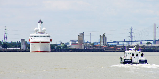 DEUTSCHLAND - Peter Deilmann - www.simplonpc.co.uk - Photo:  Ian Boyle, 25th June 2014, Gravesend