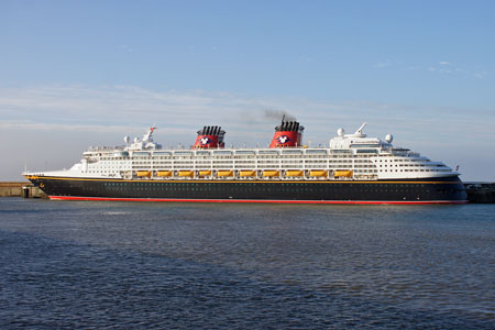 DISNEY MAGIC at Dover - Photo: © Ian Boyle, 12th June 2010 - www.simplonpc.co.uk