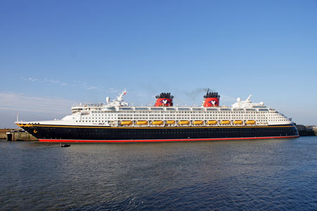 DISNEY MAGIC at Dover - Photo: © Ian Boyle, 12th June 2010 - www.simplonpc.co.uk