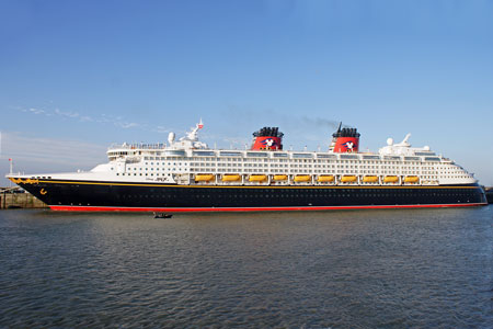 DISNEY MAGIC at Dover - Photo: © Ian Boyle, 12th June 2010 - www.simplonpc.co.uk