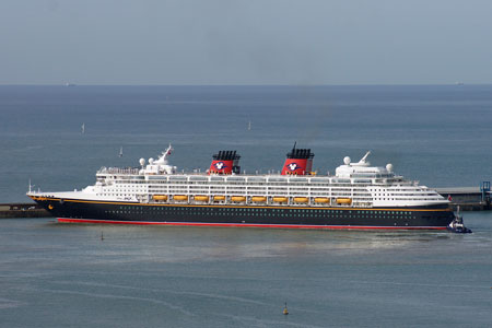 DISNEY MAGIC at Dover - Photo: © Ian Boyle, 6th July 2010 - www.simplonpc.co.uk