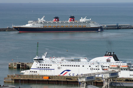 DISNEY MAGIC at Dover - Photo: © Ian Boyle, 6th July 2010 - www.simplonpc.co.uk