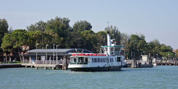 Venice - Burano - CELBRITY ECLIPSE Cruise - Photo: © Ian Boyle, 12th October 2010 - www.simplonpc.co.uk