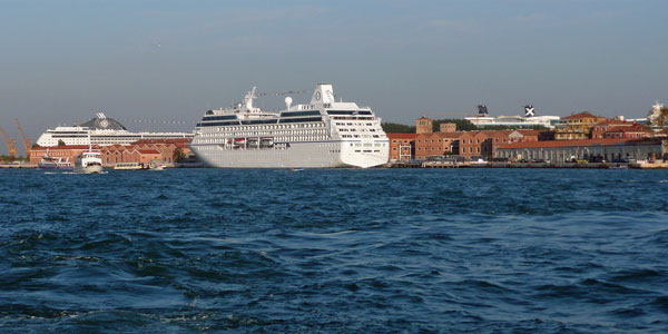 Venice - CELBRITY ECLIPSE Cruise - Photo: © Margaret Boyle, 12th October 2010 - www.simplonpc.co.uk