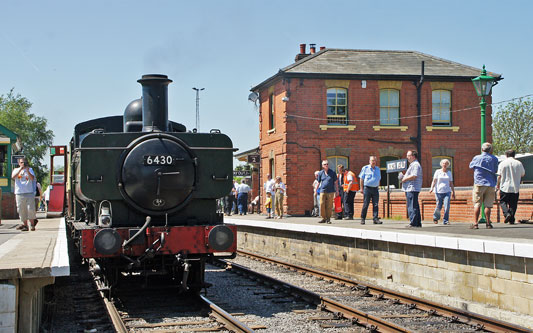 Epping Ongar Railway - Photo: ©2012 Ian Boyle - www.simplompc.co.uk - Simplon Postcards