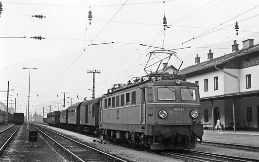 ÖBB Class 1041 - Photo: ©1991 Ian Boyle - www.simplompc.co.uk - Simplon Postcards