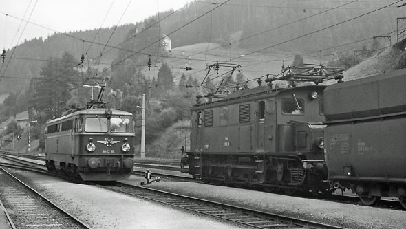 ÖBB Class 1042 - Photo: ©1991 Ian Boyle - www.simplompc.co.uk - Simplon Postcards