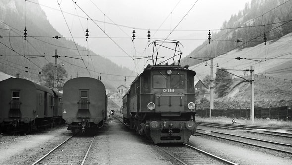 ÖBB Class 1245 - Photo: ©1974 Ian Boyle - www.simplompc.co.uk - Simplon Postcards