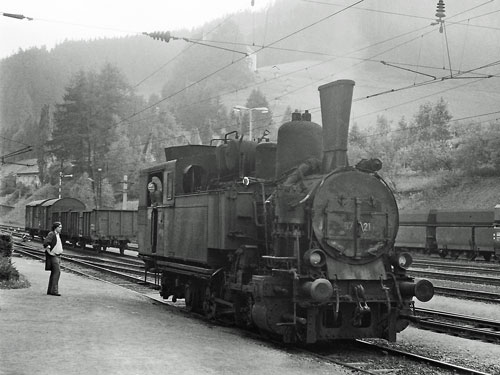 ÖBB Class 97 - Photo: ©1974 Ian Boyle - www.simplonpc.co.uk - Simplon Postcards