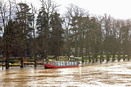 River Avon, Evesham - Photo: ©2007  Ian Boyle