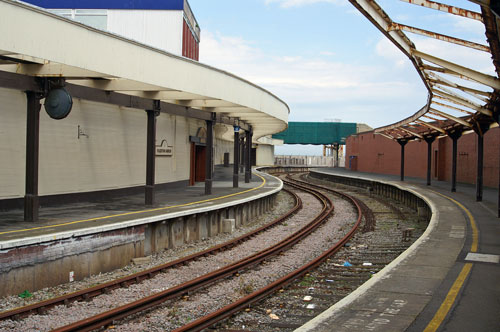 FOLKESTONE HARBOUR STATION - Photo: © Ian Boyle, 31st May 2005 - www.simplonpc.co.uk