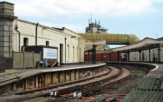 FOLKESTONE HARBOUR STATION - Photo: © Ian Boyle, 31st May 2005 - www.simplonpc.co.uk