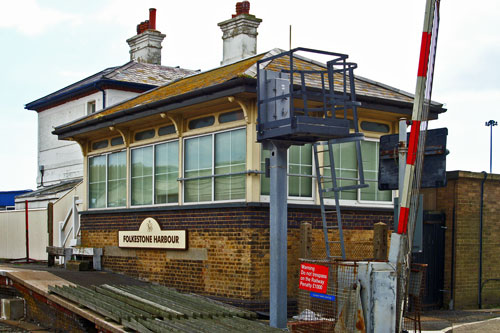 FOLKESTONE HARBOUR STATION - Photo: © Ian Boyle, 31st May 2005 - www.simplonpc.co.uk