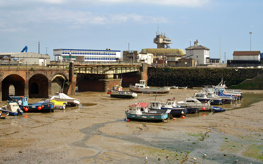 FOLKESTONE HARBOUR STATION - Photo: © Ian Boyle, 31st May 2005 - www.simplonpc.co.uk