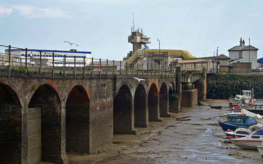 FOLKESTONE HARBOUR STATION - Photo: © Ian Boyle, 31st May 2005 - www.simplonpc.co.uk