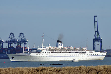 FUNCHAL - Classic International Cruises -  Photo: © Ian Boyle, 14th April 2008 - Simplon Postcards - www.simplonpc.co.uk