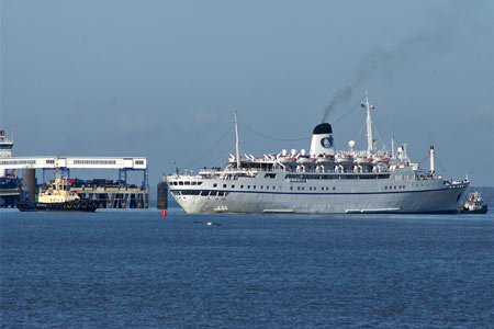 FUNCHAL - Classic International Cruises -  Photo: © Ian Boyle, 14th April 2008 - Simplon Postcards - www.simplonpc.co.uk