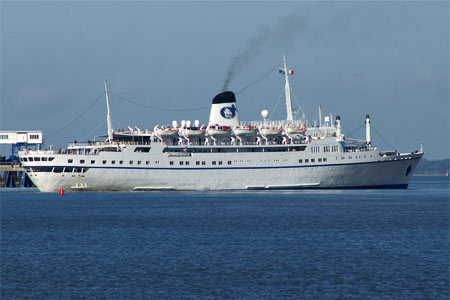 FUNCHAL - Classic International Cruises -  Photo: © Ian Boyle, 14th April 2008 - Simplon Postcards - www.simplonpc.co.uk