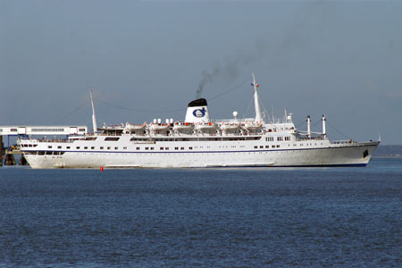 FUNCHAL - Classic International Cruises -  Photo: © Ian Boyle, 14th April 2008 - Simplon Postcards - www.simplonpc.co.uk