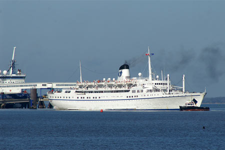 FUNCHAL - Classic International Cruises -  Photo: © Ian Boyle, 14th April 2008 - Simplon Postcards - www.simplonpc.co.uk