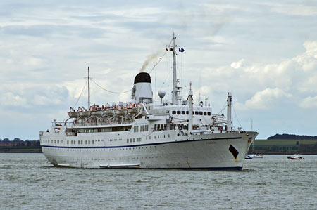 FUNCHAL - Classic International Cruises -  Photo: © Ian Boyle, 14th April 2008 - Simplon Postcards - www.simplonpc.co.uk