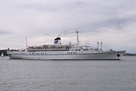 FUNCHAL - Classic International Cruises -  Photo: © Ian Boyle, 14th April 2008 - Simplon Postcards - www.simplonpc.co.uk