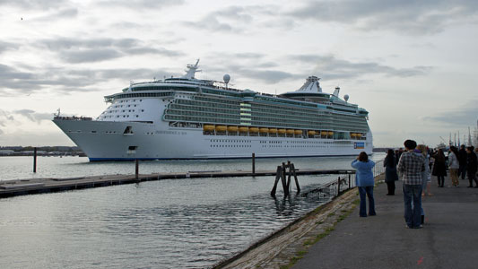 INDEPENDENCA OF THE SEAS - Photo: © Ian Boyle, 20th October 2011 - www.simplonpc.co.uk