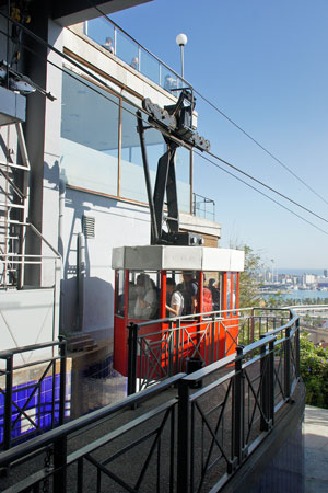 Telefèric del Port (Port-Montjuic Cable Car) - Photo: © Ian Boyle, 30th October 2011 - www.simplonpc.co.uk