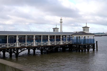 Gravesend Town Pier - Photo:  Ian Boyle, 13th November 2005