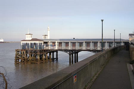 GRAVESEND TOWN PIER - www.simplonpc.co.uk - Photo:  Ian Boyle, 12th March 2006