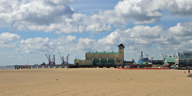 WELLINGTON PIER - Great Yarmouth - Photo:  Ian Boyle,12th July 2012 - www.simplonpc.co.uk